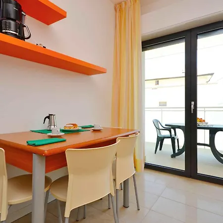 Apartament In Lignano 21632 *